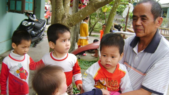 Người cha của những “vầng trăng khuyết” ảnh 1