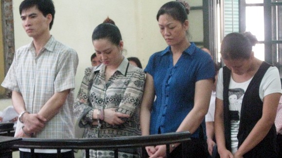Người đẹp “siêu lừa” nhận thêm án chung thân ảnh 1