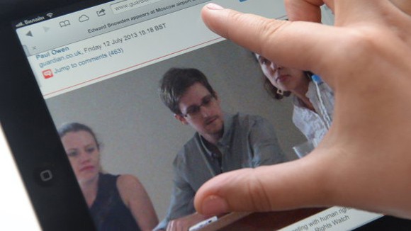 Snowden còn nhiều tài liệu làm “nổ tung” nước Mỹ ảnh 1