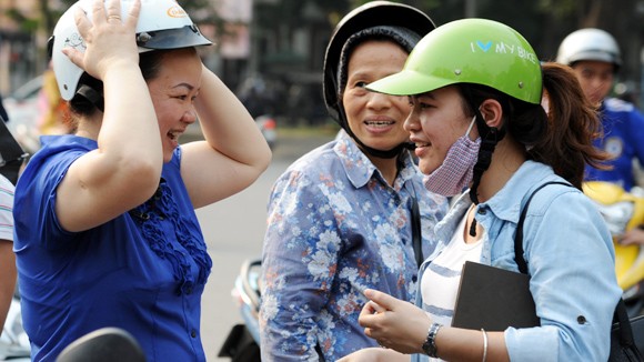 Hà Nội là điểm sáng trong quản lý sản xuất, kinh doanh mũ bảo hiểm ảnh 1