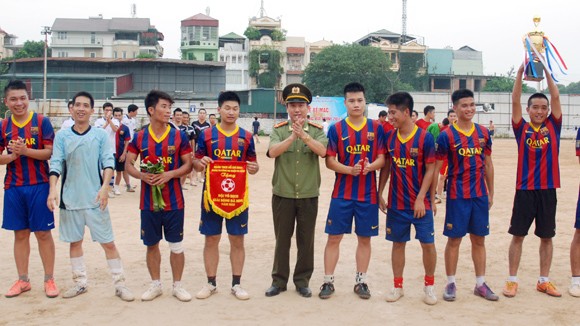 Bế mạc giải Bóng đá CAQ Ba Đình 2013 ảnh 1