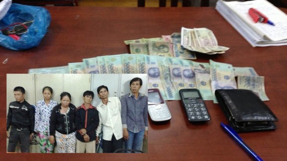 Vờ va chạm giao thông để móc túi ảnh 1
