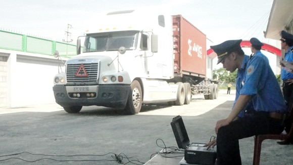 Xe container phải gắn phù hiệu từ 1-10: Hàng nghìn xe sẽ xếp xó? ảnh 1