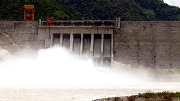 Khổ vì thủy điện ảnh 1