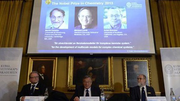 Nobel Hóa học 2013 thuộc về 3 nhà khoa học Mỹ ảnh 1