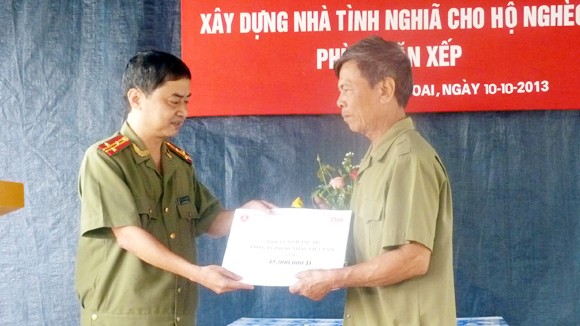 Hỗ trợ hộ nghèo xây dựng nhà tình nghĩa ảnh 1