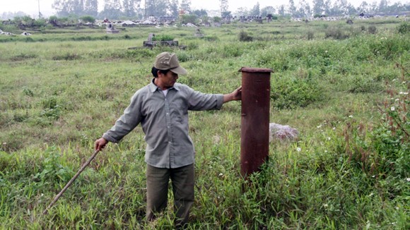 Doanh nghiệp lắp giếng khoan, người dân chết khát ảnh 1