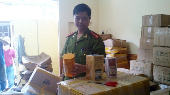 Lần đầu khởi tố đối tượng “chế” thực phẩm chức năng giả ảnh 1