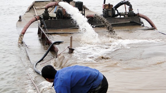 “Bí mật” dưới đáy tàu hút cát trộm ảnh 1
