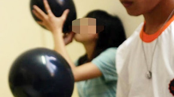 Đã đến lúc đưa "khí gây cười" vào danh mục cấm mua bán tự do ảnh 1