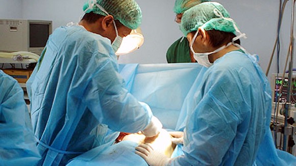 “Tôi bị chồng bỏ vì phẫu thuật ngực” ảnh 1