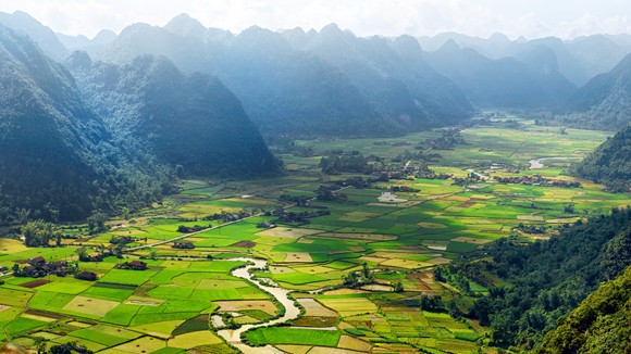 Đường thơ “Ta đi tới” ảnh 1