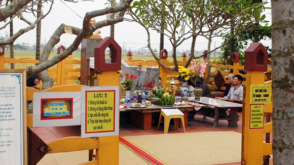 Ngôi mộ phát ra năng lượng chữa bách bệnh ở Thanh Oai, Hà Nội ảnh 1