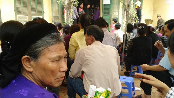 Giáp mặt “thần y” chữa bệnh bằng sờ và… hát ảnh 1