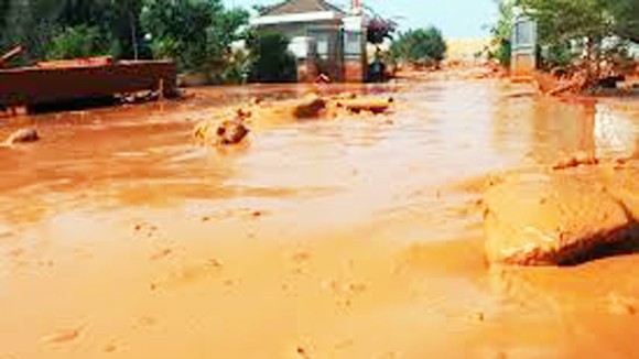 Xả thải giá rẻ lên đầu nhân dân và những bài học lớn ảnh 1