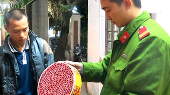 Bắt đối tượng vận chuyển gần 100 kg pháo ảnh 1