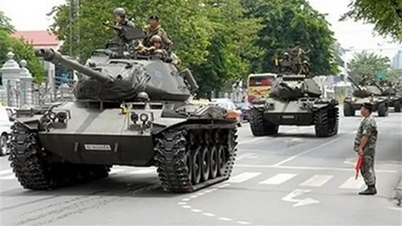 Quân đội Thái Lan đưa xe tăng vào Bangkok ảnh 1