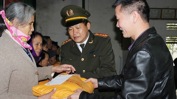 Rộn niềm vui xã nghèo ven biển ảnh 1