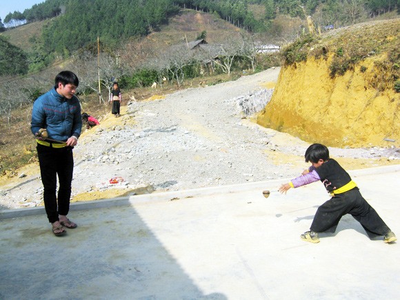 Đánh cù cùng người Mông ảnh 1