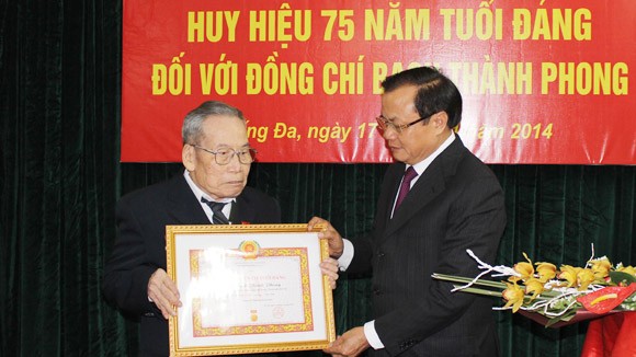 Biết ơn những đóng góp của các đảng viên lão thành ảnh 1