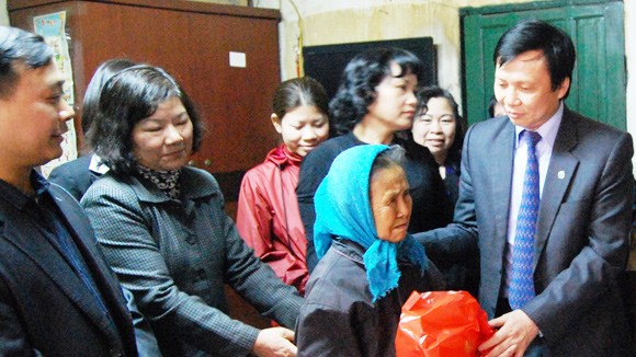Thăm và chúc Tết các đồng chí lão thành cách mạng ảnh 1