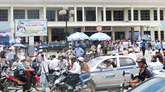 “Xe ôm” đua nhau “chặt chém” khách ảnh 1