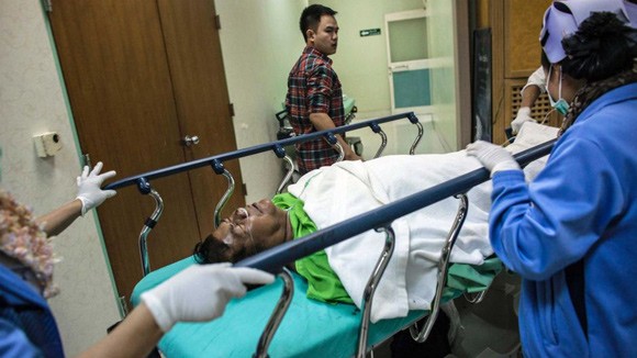 Lãnh đạo phe “Áo đỏ” bị ám sát hụt ảnh 1