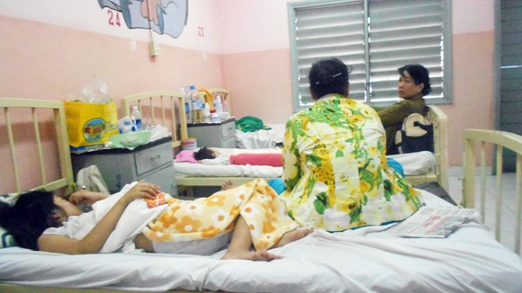 Trẻ nhập viện tăng mạnh ảnh 1
