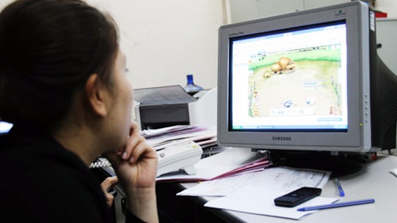 Chơi “game” nơi công sở - Sức hút khó cưỡng: : Quản chặt từ nhiều phía ảnh 1