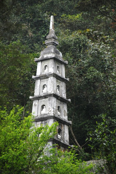 Non thiêng Yên Tử phía sườn Tây ảnh 2