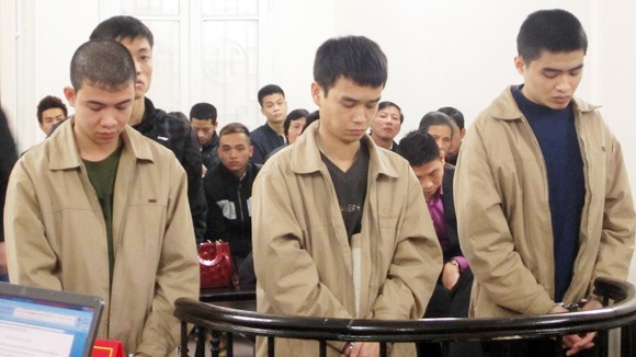 Ngồi tù vì món tiền thắng bạc ảnh 1