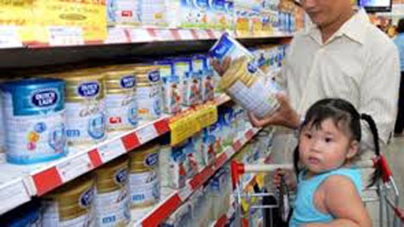 Giá sữa như con ngựa bất kham: Thương quá, các cháu các em ảnh 1