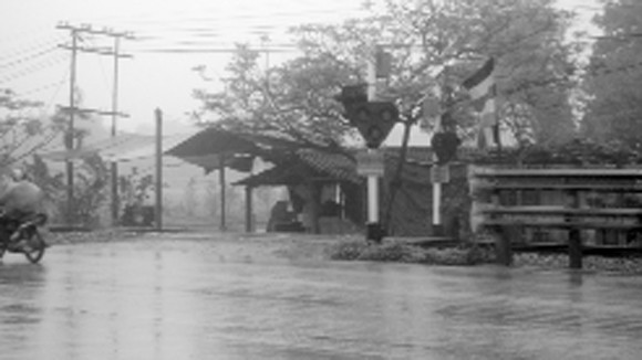 Đoạn đường sắt tiềm ẩn nguy cơ tai nạn ảnh 1