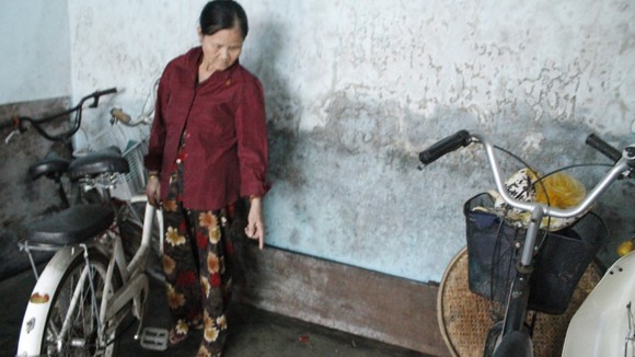 Căn nhà bị hai ngôi mộ "ám" khiến người trong nhà "ba hồi tỉnh, một hồi say" ảnh 1