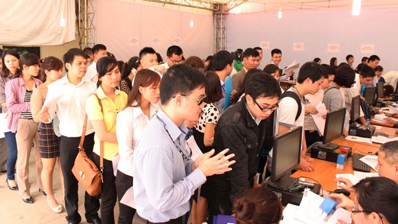 Xếp hàng nộp thuế ảnh 1
