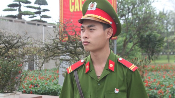 Trung sỹ trả lại 23 chỉ vàng nhặt được ảnh 1