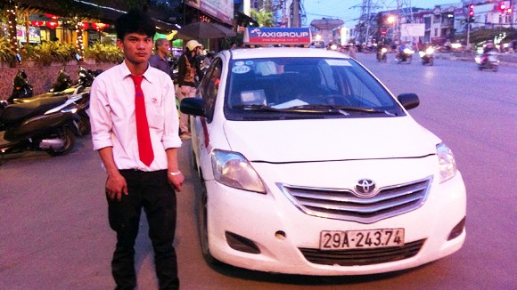 Gây tai nạn, lái xe taxi điên cuồng bỏ chạy ảnh 1