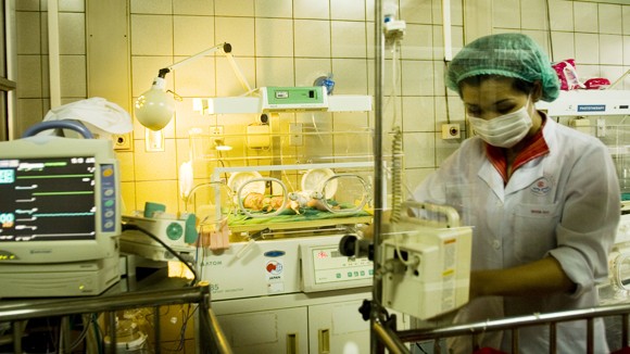 Cấp máy thở cho 4 bệnh viện quá tải bệnh nhi ảnh 1