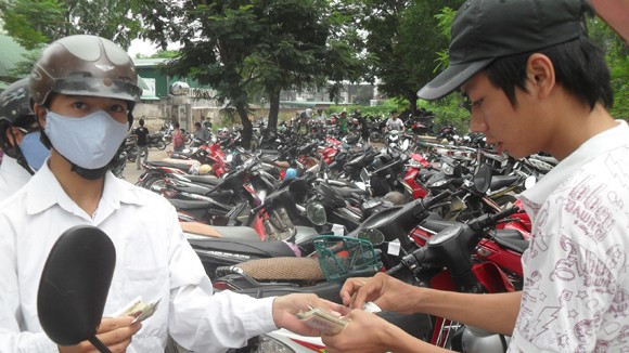Mệt mỏi vì lạm thu phí ảnh 1