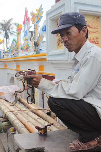 Người đàn ông có móng tay dài nhất Việt Nam ảnh 3