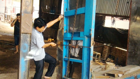 Siết khám xe, chủ phương tiện hành hung đăng kiểm viên ảnh 1