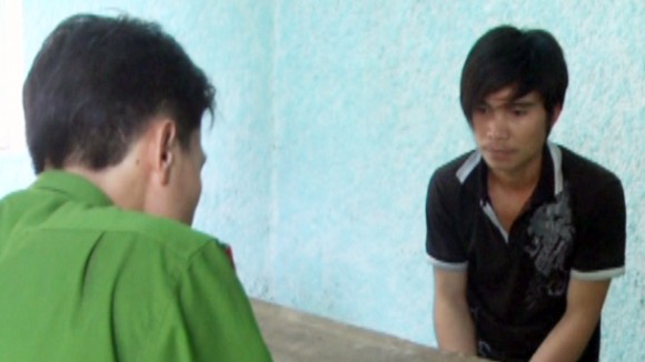 Đập phá xe buýt để tìm vợ ảnh 1