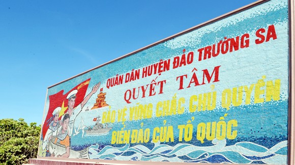 Khánh thành tranh gốm “Trường Sa - Sức mạnh Việt Nam” ảnh 2