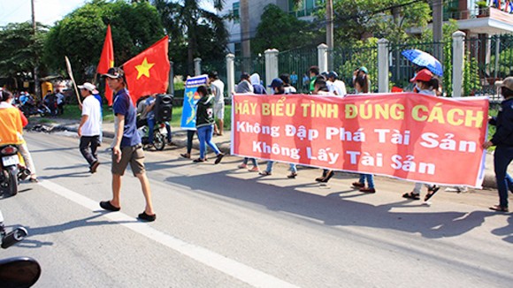 Kích động biểu tình trái phép phạm tội gì? ảnh 1