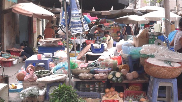 Sân chơi thành nơi họp chợ ảnh 1