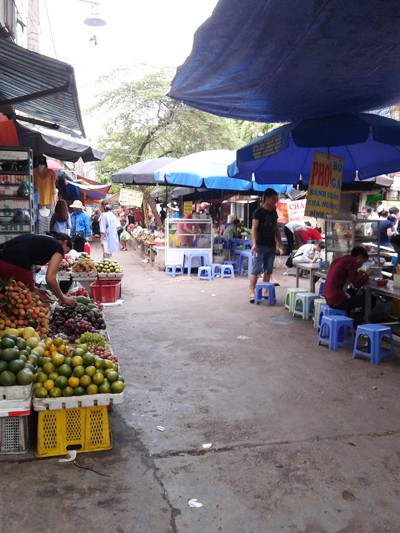 Sân chơi thành nơi họp chợ ảnh 2