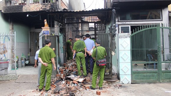 Khởi tố, bắt giam hung thủ tạt xăng đốt người yêu ảnh 1