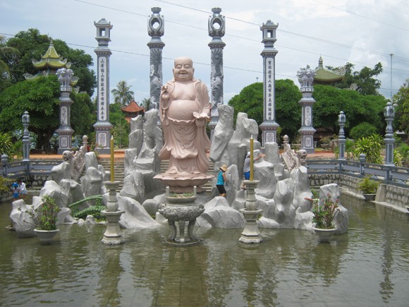 Chuyện kỳ lạ ở ngôi chùa bom rơi không nổ, tượng đồng tự động tìm về sau khi mất tích ảnh 2