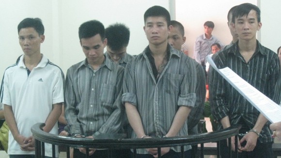 Đòi tiền thắng độ bằng “luật rừng” ảnh 1