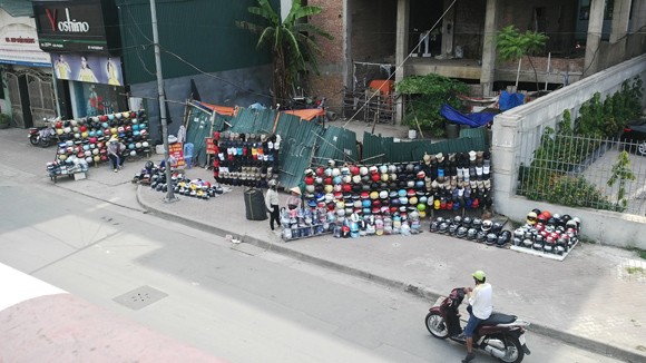 Mũ bảo hiểm rởm vẫn được bán tràn lan ảnh 1